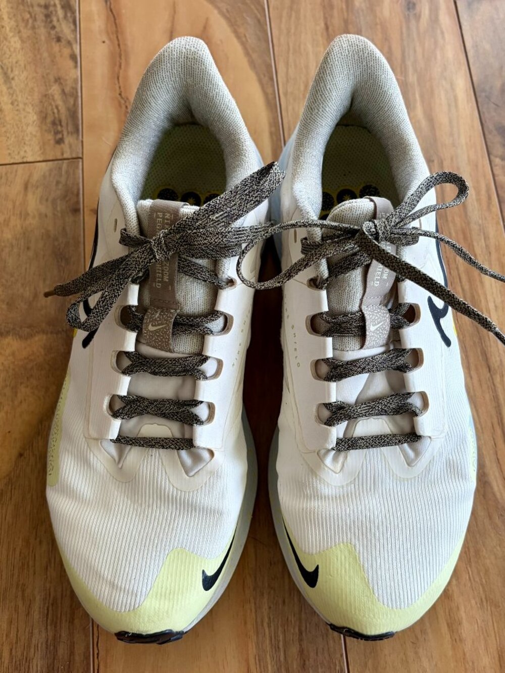 Nike Air Zoom Pegasus 39 Shield Pale Ivory Luminous Green Size 7.5